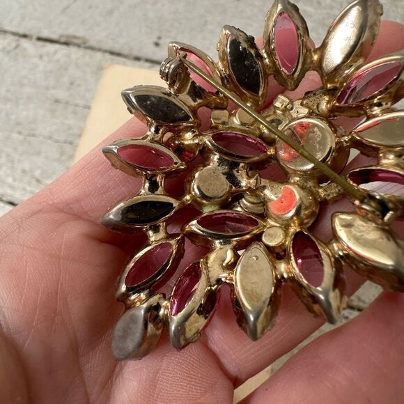 Vintage 60s Incredible Pink Rhinestone Victorian Rose Set Brooch And Earrings - Picture 9 of 10